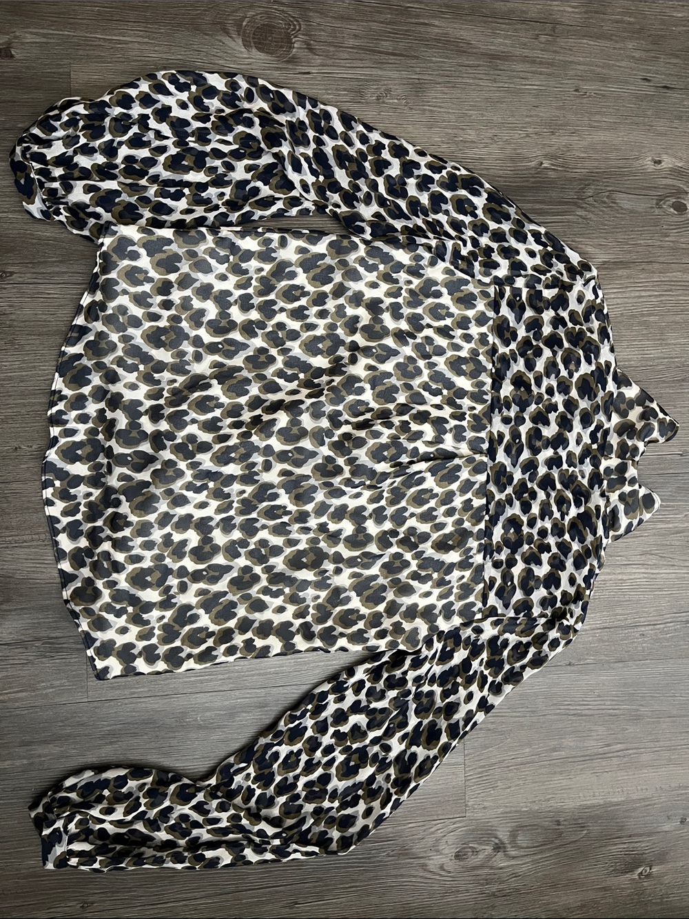 HEARTLOOM Leopard Print Blouse - Picture 5 of 6